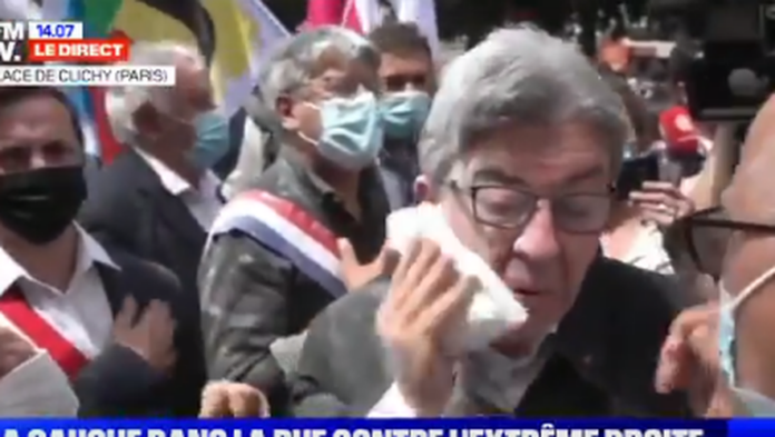 France : Jean-Luc Mélenchon enfariné lors d'une marche ...